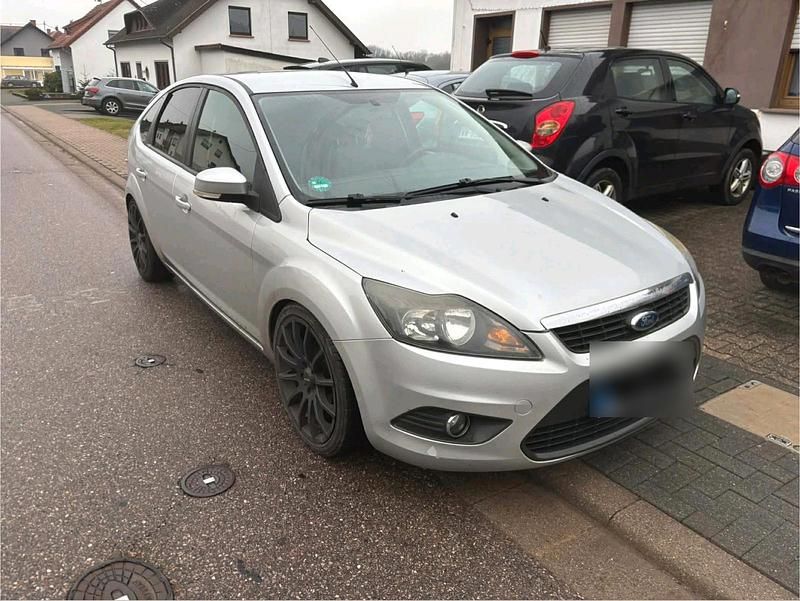 Gebraucht Ford Focus S 116 PS (85 kW) 2009 Silber Limousine