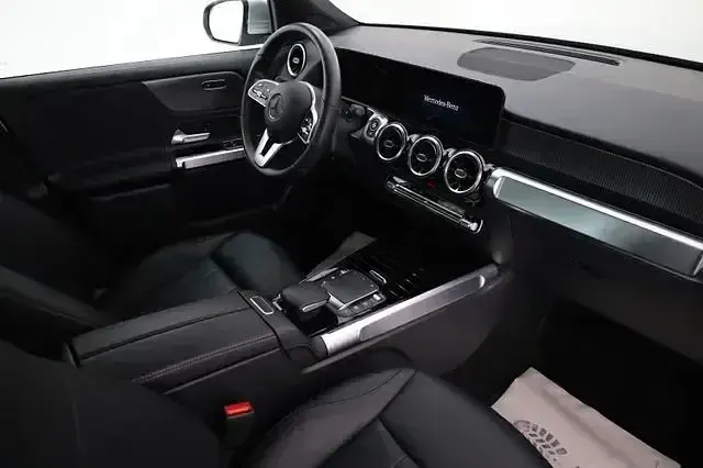 Gebraucht Mercedes GLB200 Progressive 163 PS (119 kW) 2022 Silber SUV
