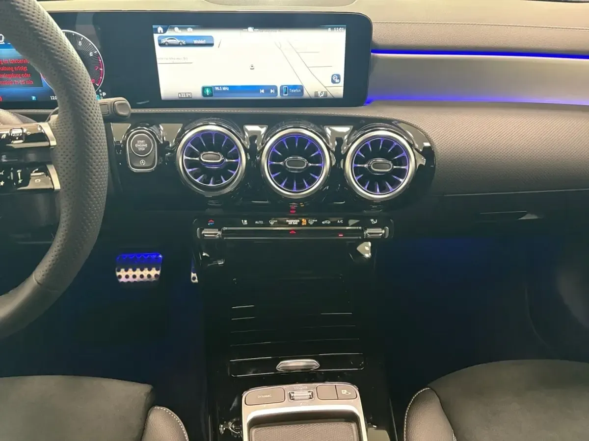 Gebraucht Mercedes CLA180 AMG 100 PS (73 kW) 2026 Silber Limousine