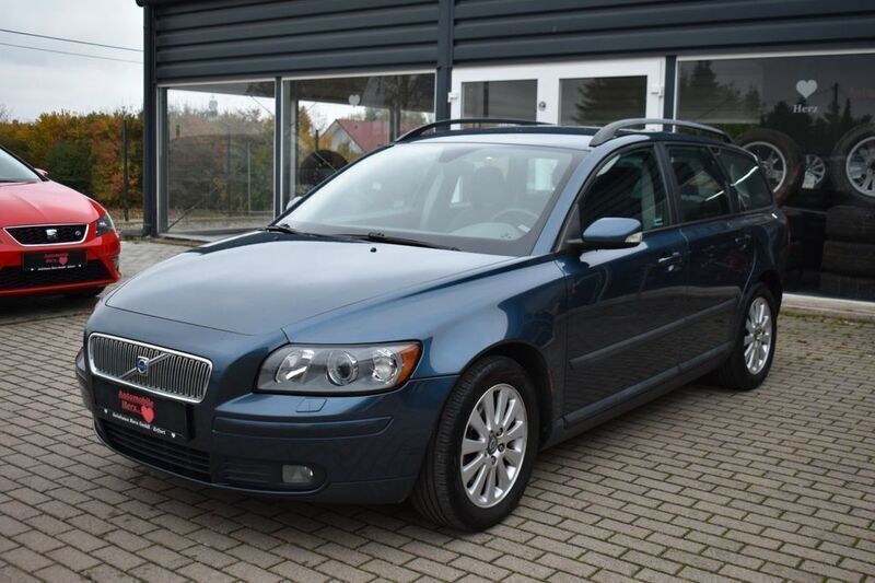 Blau Gebraucht 2005 Volvo V50 Kinetic Kombi | 3.790 € (Teuer) - Bild 1/4