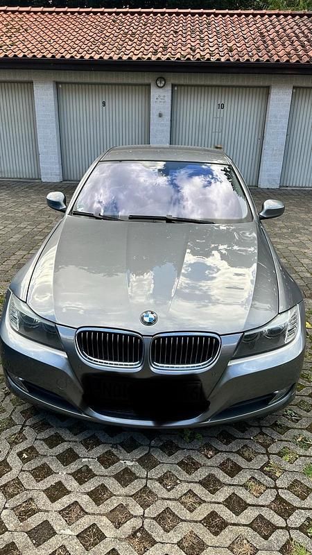 Grau Gebraucht 2009 BMW 325 M Sport Limousine | 7.850 € (Superpreis) - Bild 1/4