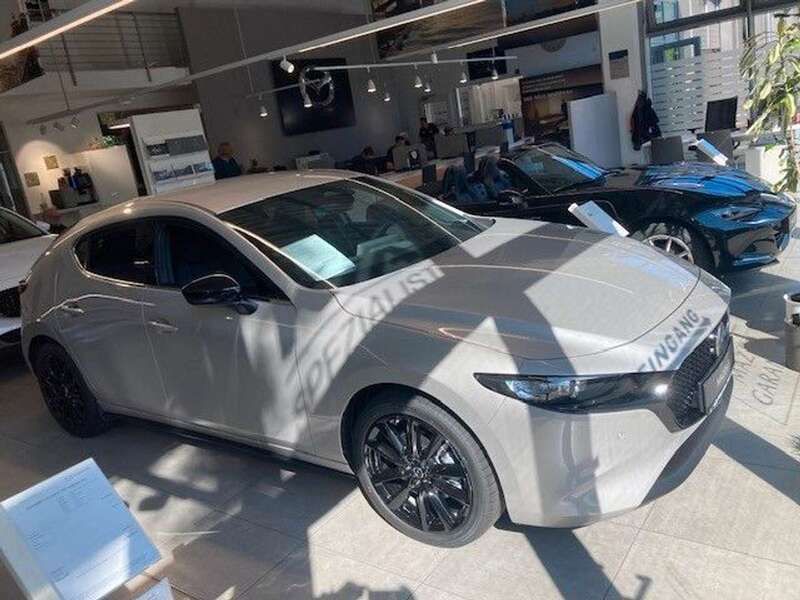 Platinum quartz Neu 2025 Mazda 3 Homura-Line Limousine | 28.885 € (Fairer Preis) - Bild 1/4