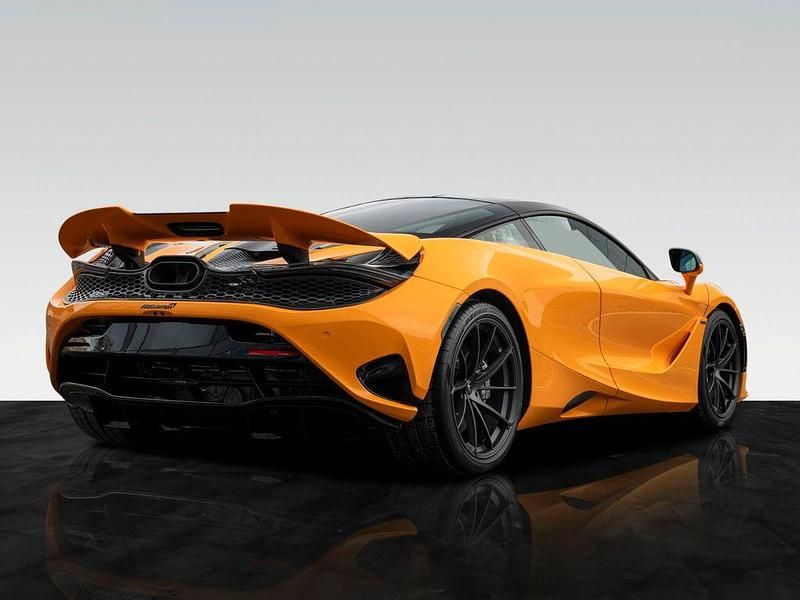 Neu McLaren 750S 751 PS (552 kW) 2025 Orange Coupé