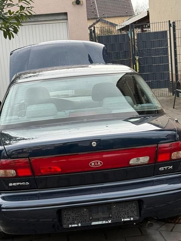 Gebraucht Kia Sephia 80 PS (58 kW) 1996 Blau Limousine