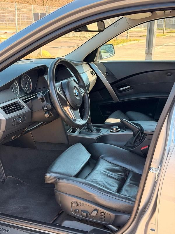 Gebraucht BMW 525 177 PS (130 kW) 2007 Grau Kombi