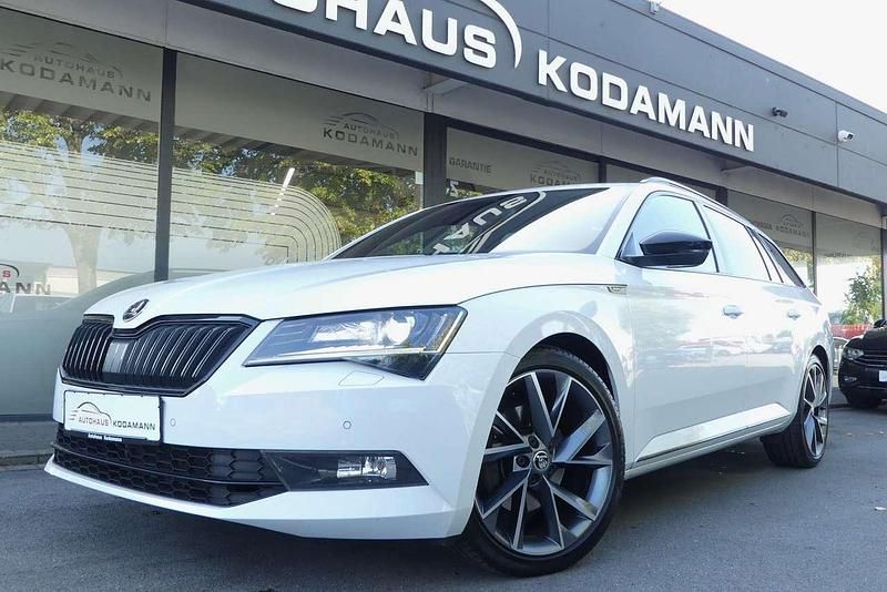 Weiß Gebraucht 2017 Skoda Superb SportLine Kombi | 21.950 € (Fairer Preis) - Bild 1/4