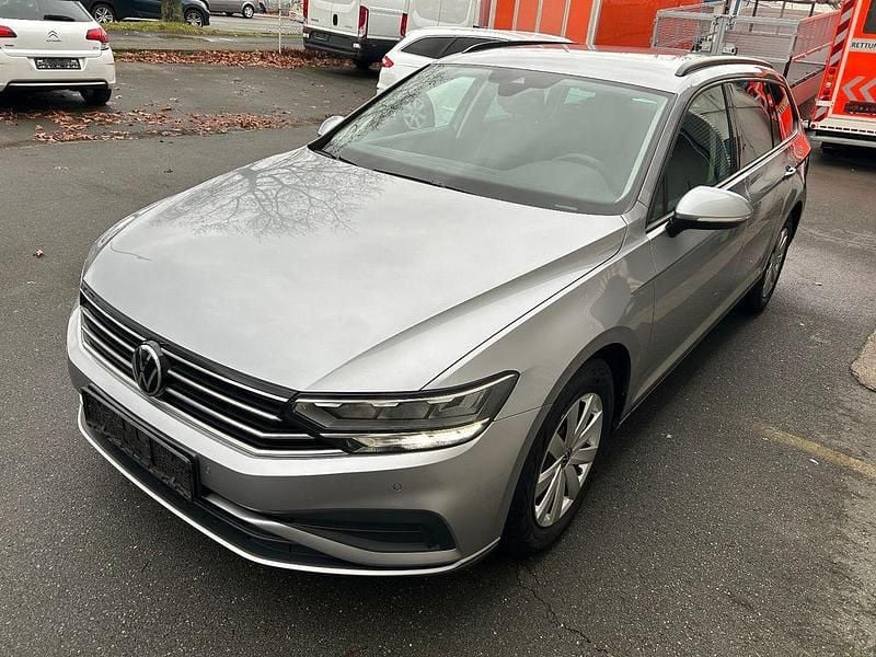 Silber Gebraucht 2020 VW Passat Kombi | 15.450 € (Superpreis) - Bild 1/4