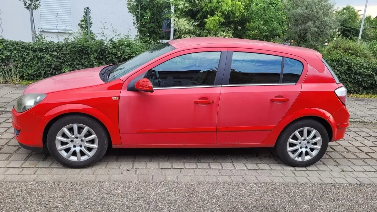 Gebraucht Opel Astra 125 PS (91 kW) 2004 Rot Kleinwagen