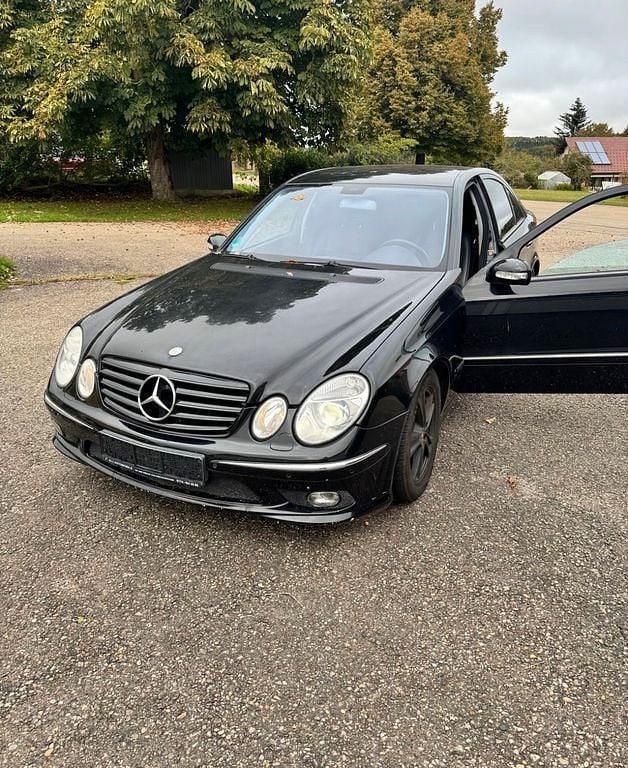 Schwarz Gebraucht 2006 Mercedes E350 Avantgarde Limousine | 2.250 € - Bild 1/4