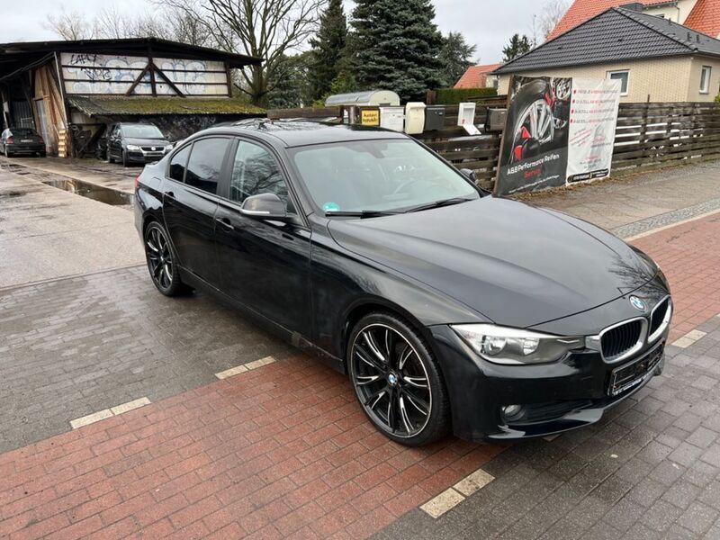 Gebraucht BMW 316 Sport Line 116 PS (85 kW) 2014 Schwarz Limousine