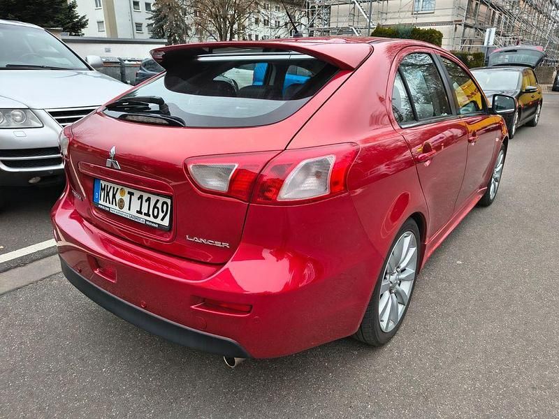 Gebraucht Mitsubishi Lancer 143 PS (105 kW) 2010 Rot Limousine