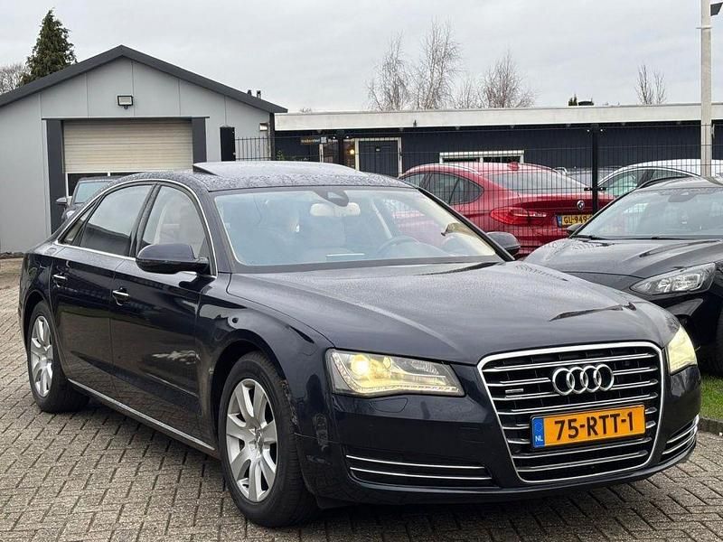 Second-hand Audi A8L 290 CP (213 kW) 2011 Albastru Berlinǎ