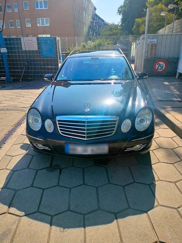 Schwarz Gebraucht 2006 Mercedes E320 Kombi | 4.700 € (Fairer Preis) - Bild 1/4