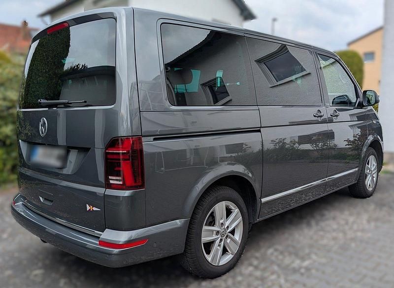 Gebraucht VW Multivan 199 PS (146 kW) 2020 Grau Van