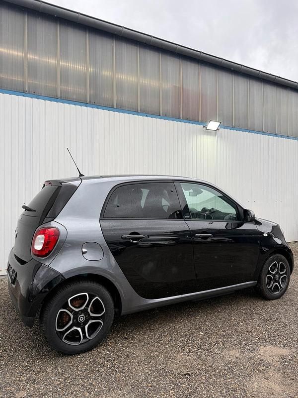 Gebraucht Smart ForFour Electric Drive 60 kW (82 PS) 2019 Schwarz Limousine