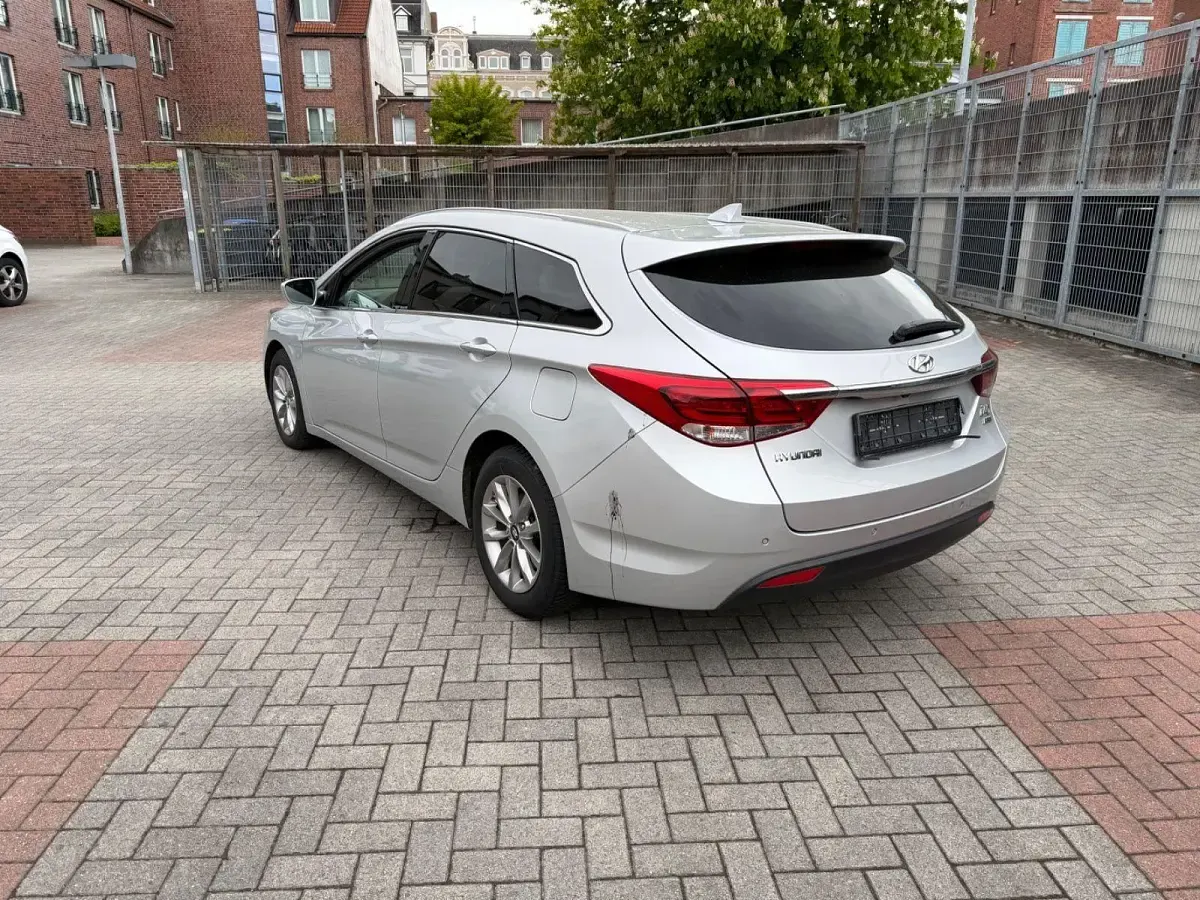 Gebraucht Hyundai i40 Trend 141 PS (103 kW) 2017 Silber Kombi