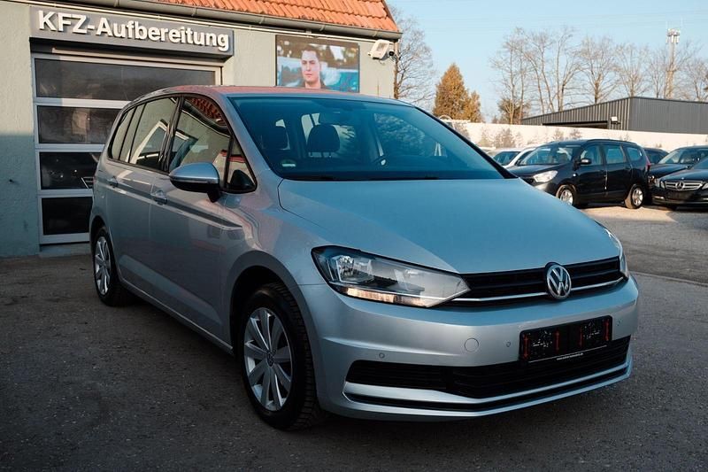 Gebraucht VW Touran Trendline 110 PS (80 kW) 2016 Silber Van / Kleinbus