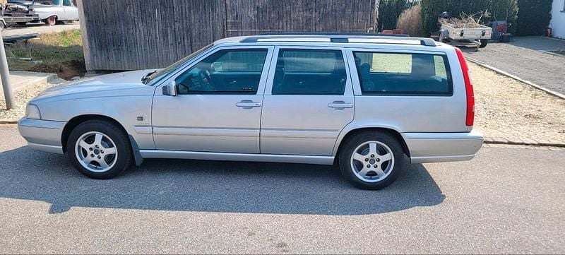 Gebraucht Volvo V70 140 PS (102 kW) 2000 Silber Kombi
