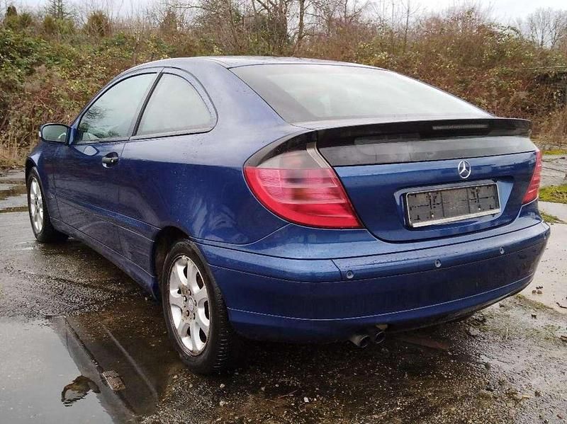 Gebraucht Mercedes C180 143 PS (105 kW) 2002 Jaspisblau  metalliclack Coupé
