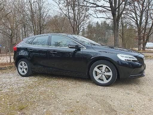Schwarz Gebraucht 2017 Volvo V40 Inscription Limousine | 13.100 € (Fairer Preis) - Bild 1/4