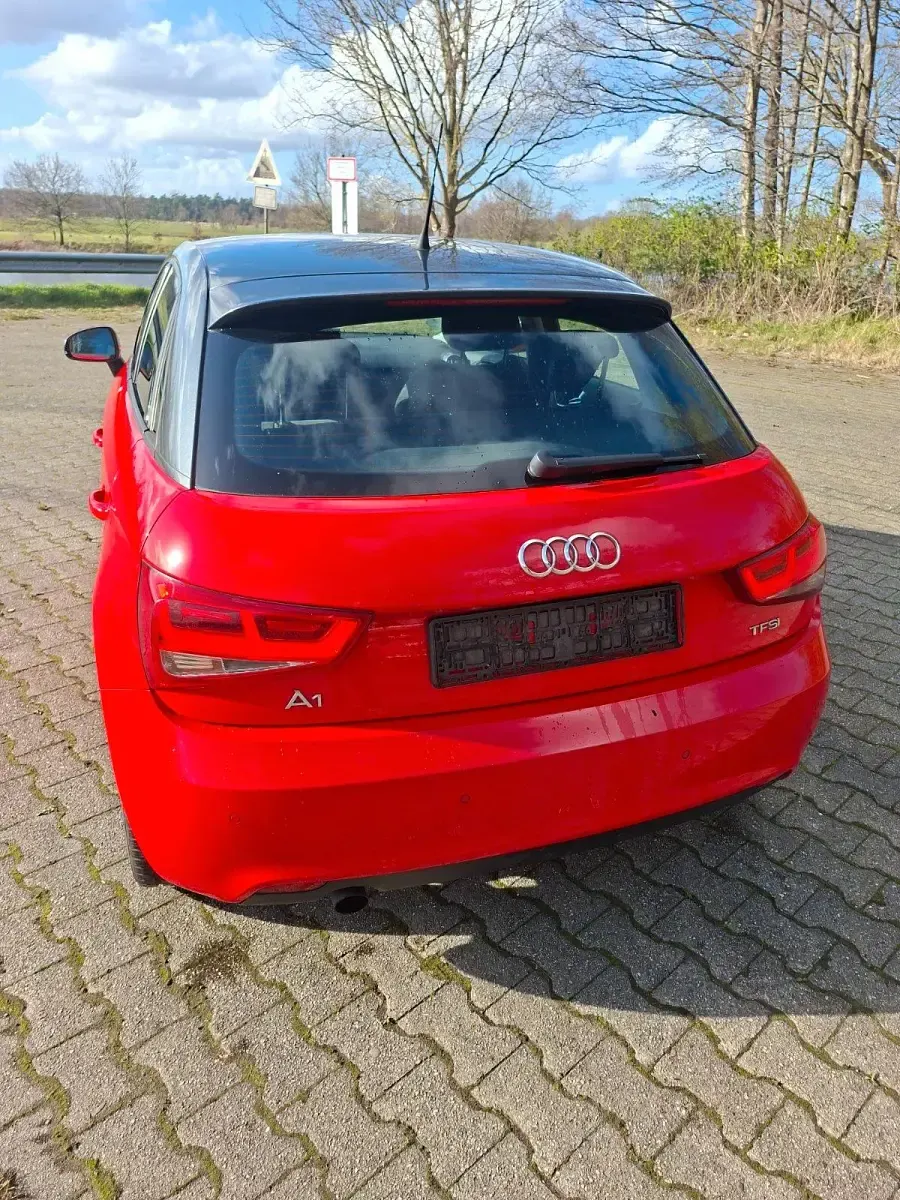 Gebraucht Audi A1 Sportback Attraction 86 PS (63 kW) 2013 Rot Kleinwagen