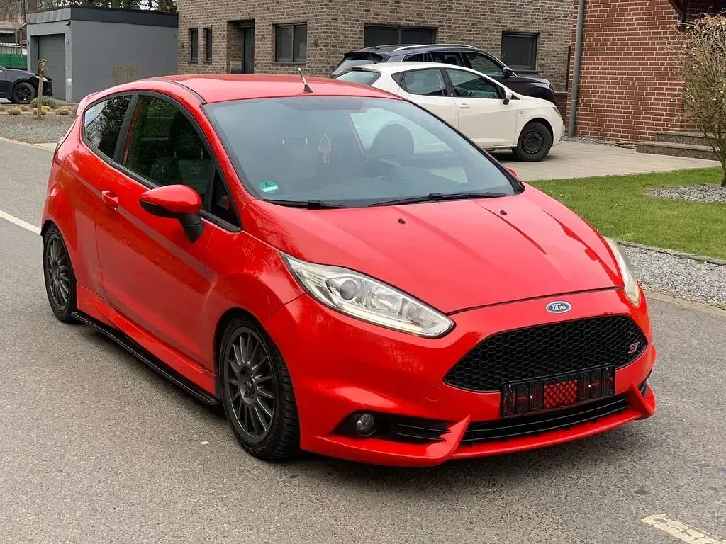 Gebraucht Ford Fiesta ST 182 PS (133 kW) 2015 Rot Kleinwagen