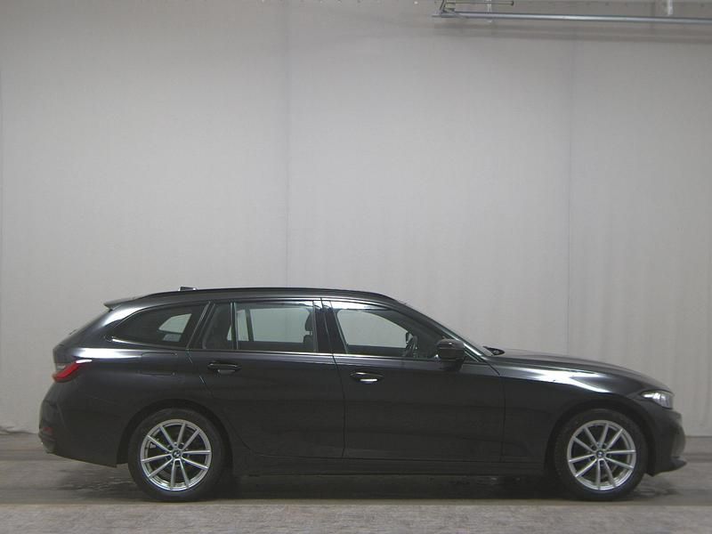 Schwarz Gebraucht 2023 BMW 318 Sport Line Kombi | 21.480 € (Superpreis) - Bild 1/4