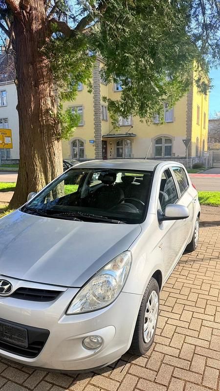Gebraucht Hyundai i20 78 PS (57 kW) 2009 Silber Kleinwagen