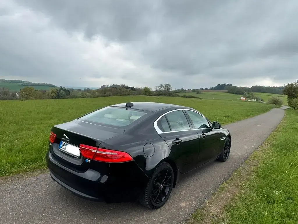 Gebraucht Jaguar XE Prestige 163 PS (119 kW) 2017 Schwarz Limousine
