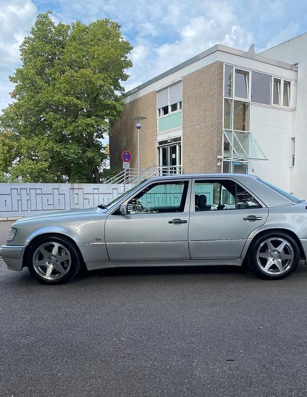 Gebraucht Mercedes E500 320 PS (235 kW) 1994 Silber Limousine