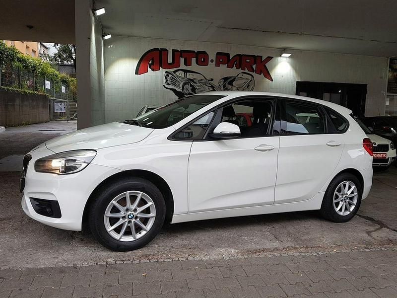 Weiß Gebraucht 2015 BMW 218 Active Tourer Performance Van / Kleinbus | 8.990 € (Guter Preis) - Bild 1/4