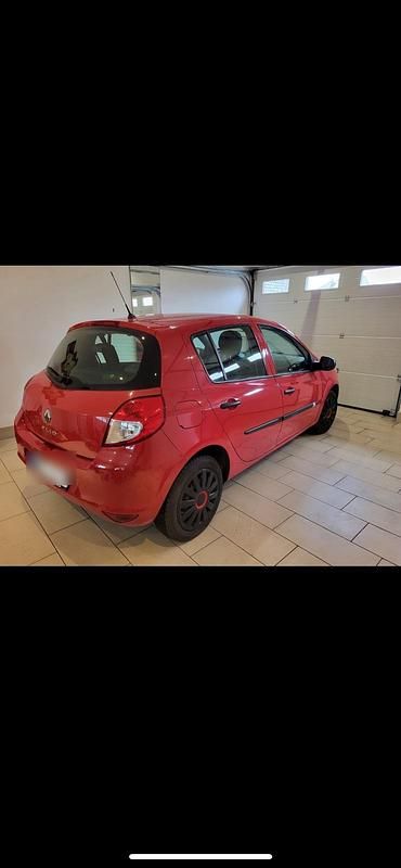 Gebraucht Renault Clio II 75 PS (55 kW) 2010 Rot Kleinwagen