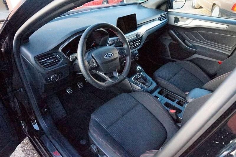 Gebraucht Ford Focus ST-Line 125 PS (91 kW) 2022 Obsidianschwarz metallic Kombi