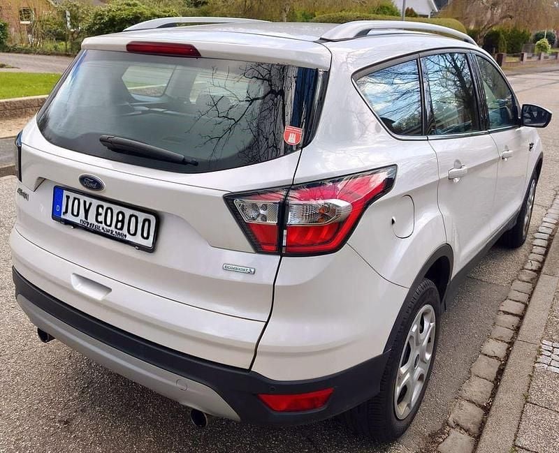 Gebraucht Ford Kuga Cool & Connect 150 PS (110 kW) 2017 Weiß SUV
