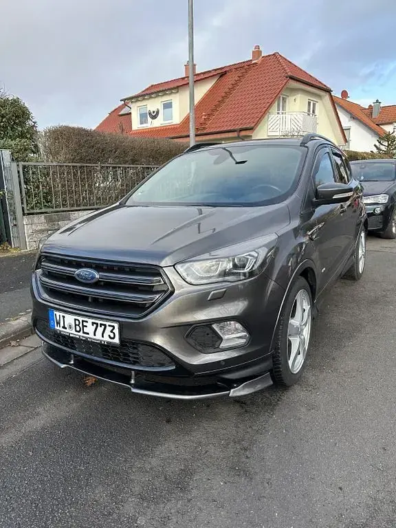 Gebraucht Ford Kuga 182 PS (133 kW) 2018 Grau SUV