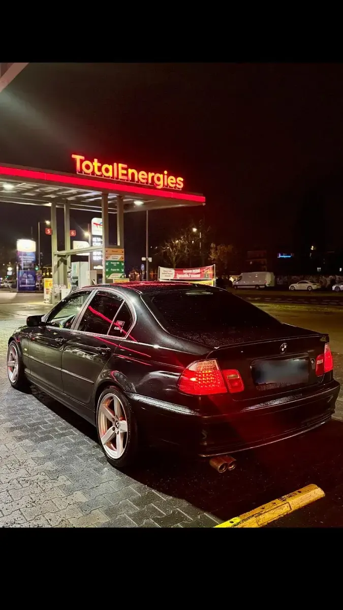 Gebraucht BMW 320 150 PS (110 kW) 2000 Schwarz Limousine