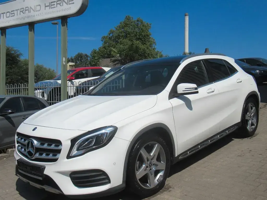 Gebraucht Mercedes GLA200 AMG line 156 PS (114 kW) 2019 Weiß SUV