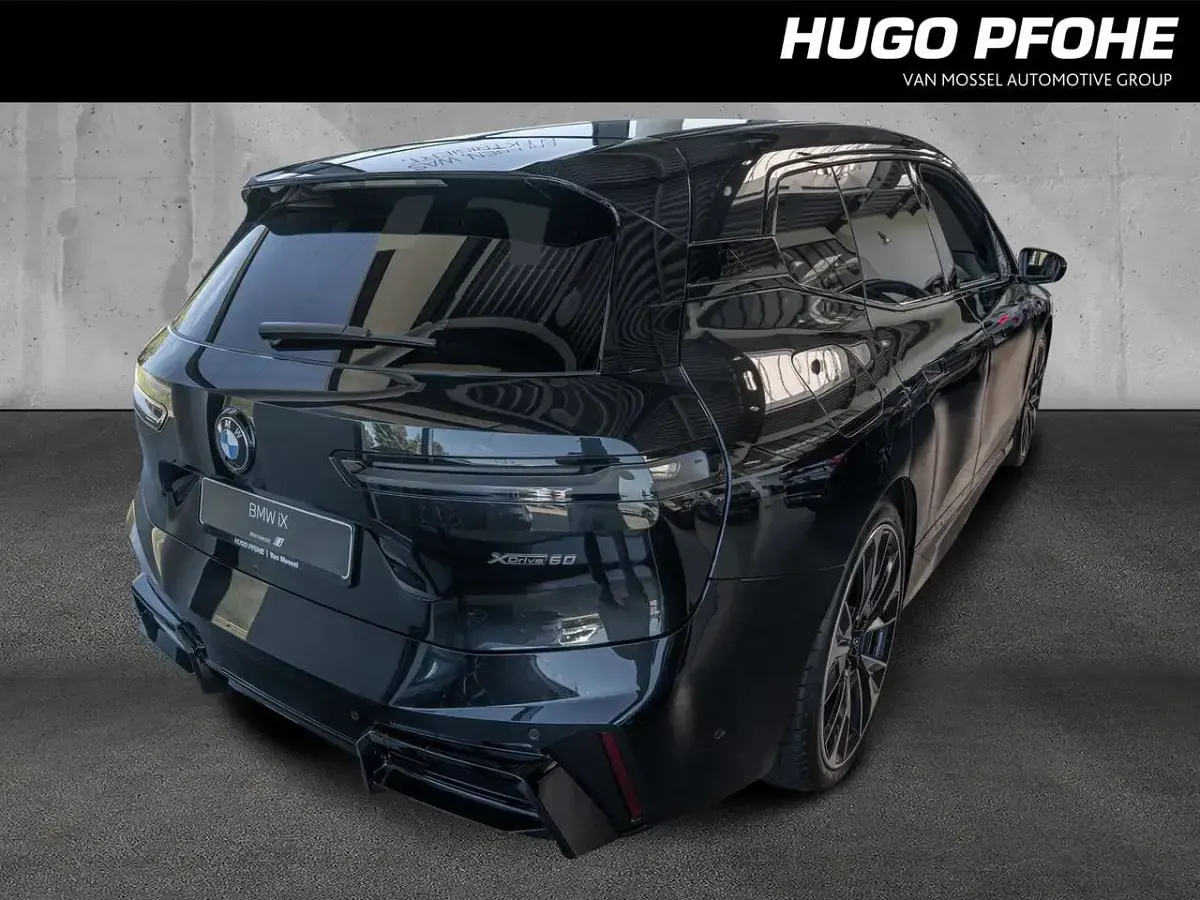 Neu BMW iX Performance 400 kW (544 PS) 2026 Saphirschwarz metallic SUV
