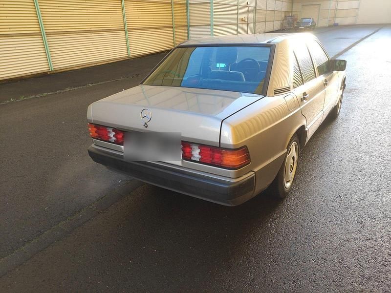 Gebraucht Mercedes 190 109 PS (80 kW) 1992 Silber Limousine