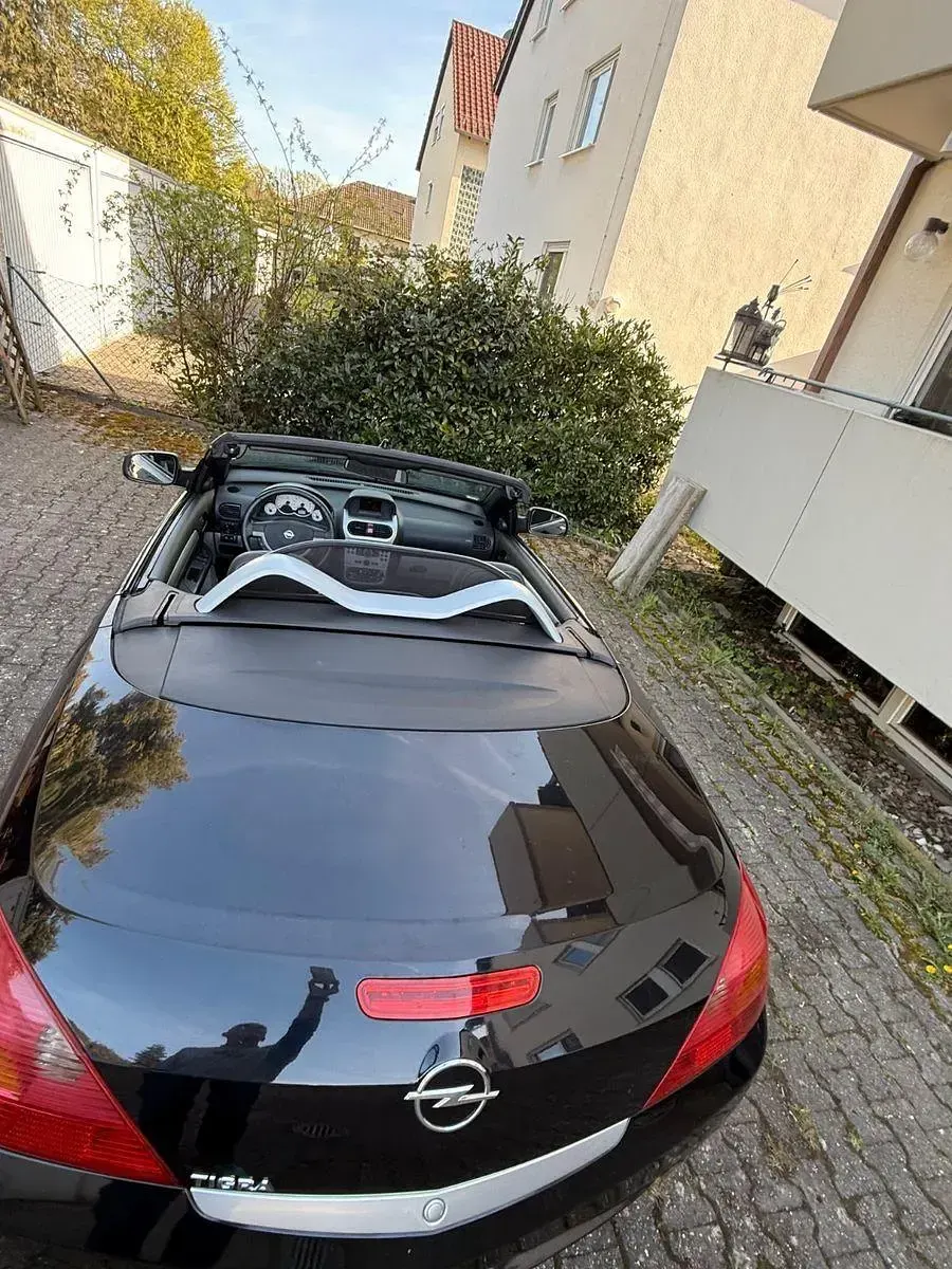 Gebraucht Opel Tigra Edition 90 PS (66 kW) 2009 Schwarz Cabrio