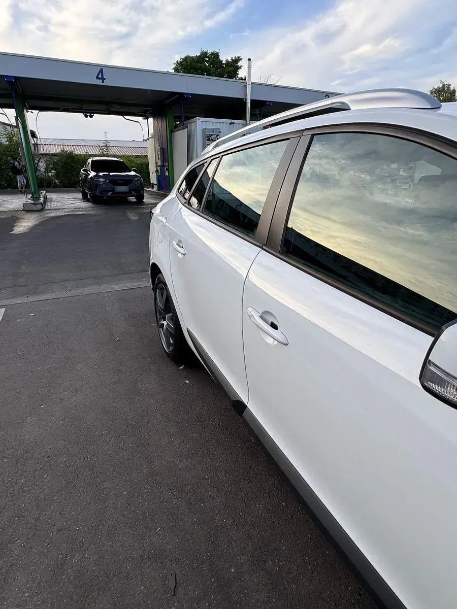 Gebraucht Renault Mégane GrandTour Dynamique 110 PS (80 kW) 2012 Weiß Kombi