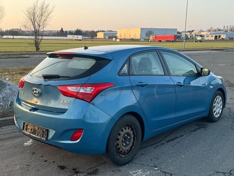 Gebraucht Hyundai i30 Classic 99 PS (72 kW) 2013 Blau Limousine