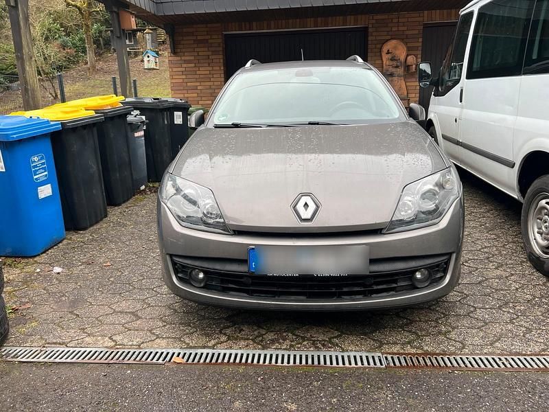 Grau Gebraucht 2008 Renault Laguna III Kombi | 3.400 € (Teuer) - Bild 1/4