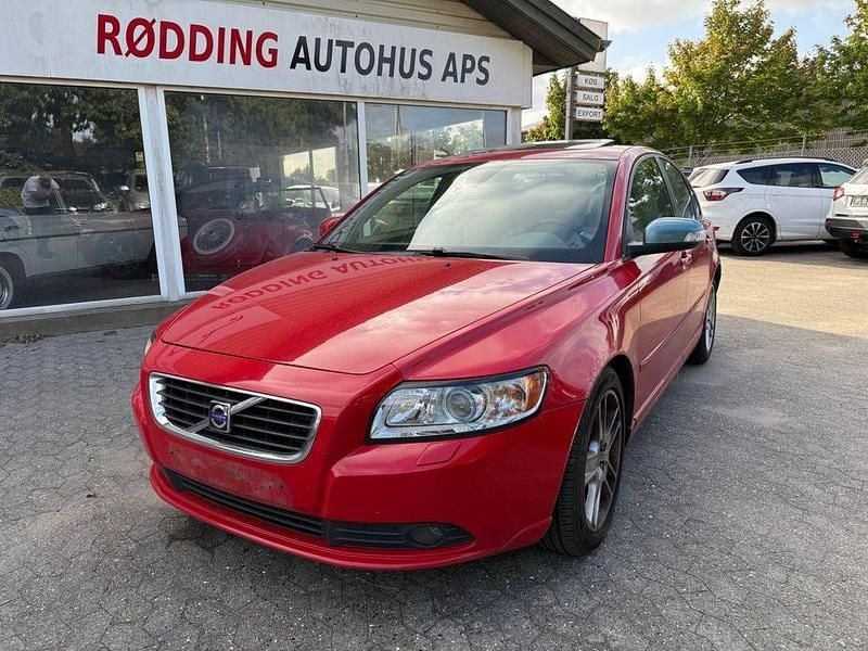 Rot Gebraucht 2008 Volvo S40 Summum Limousine | 1.900 € - Bild 1/4