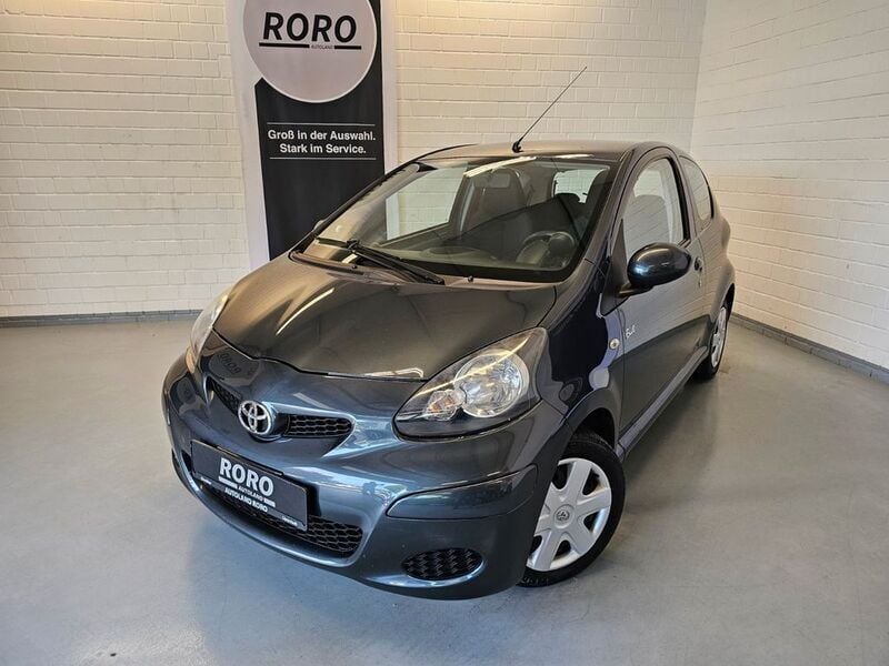 Grau Gebraucht 2009 Toyota Aygo Kleinwagen | 3.550 € (Etwas zu teuer) - Bild 1/4