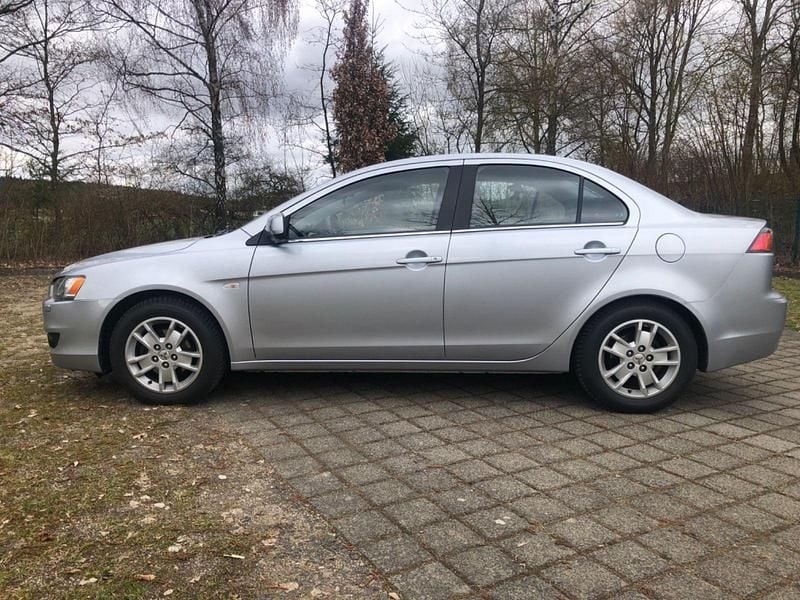 Gebraucht Mitsubishi Lancer 117 PS (86 kW) 2012 Silber Limousine