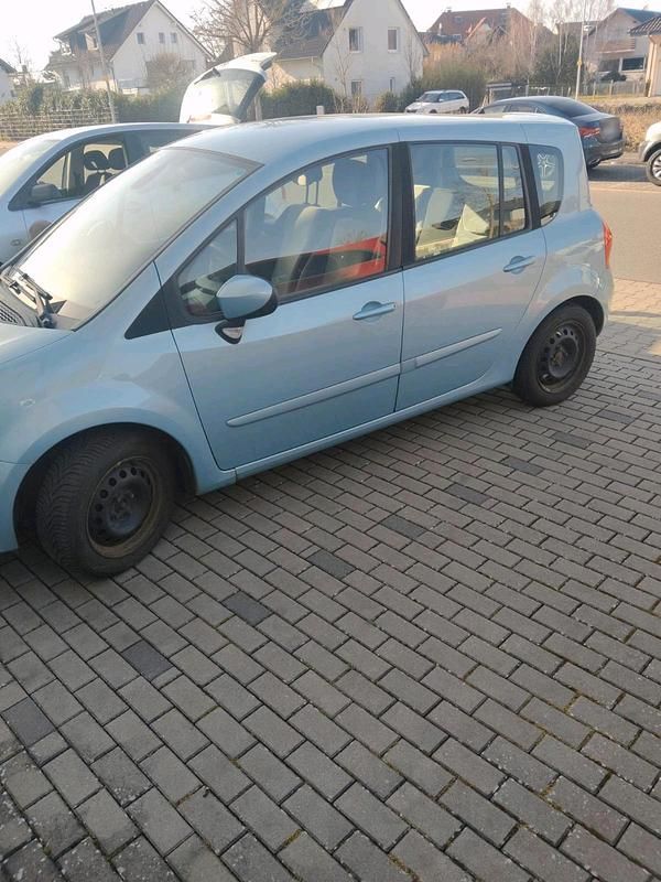 Usado Renault Modus 101 HP (74 kW) 2008 Bege Monovolume