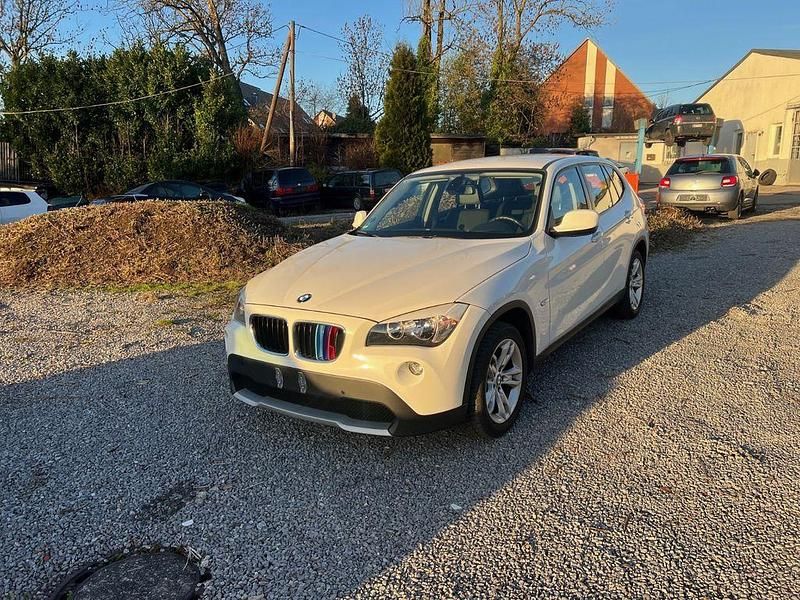 Weiß Gebraucht 2012 BMW X1 Sport Line SUV | 11.500 € (Fairer Preis) - Bild 1/4