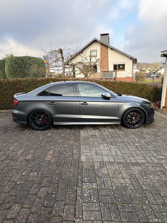 Grau Gebraucht 2015 Audi S3 Sport Limousine | 22.000 € (Etwas zu teuer) - Bild 1/4