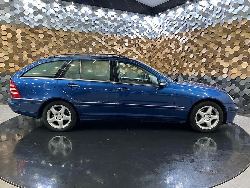 Gebraucht Mercedes C230 204 PS (150 kW) 2005 Jaspisblau (strahlblau) Kombi